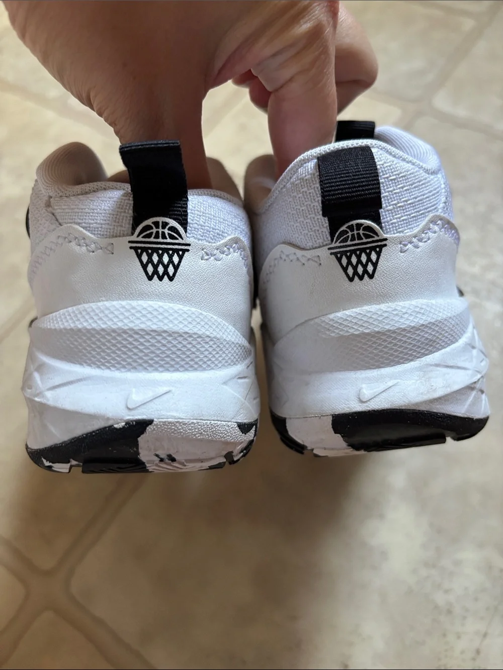 Nike Hustle D Kids Basketball Shoes White Black HF6280-101 Size 2Y
